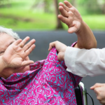 Aggredisce la madre a Pozzuoli