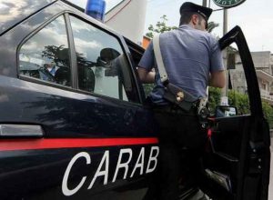 Cadavere ritrovate in un canale di scolo, è giallo