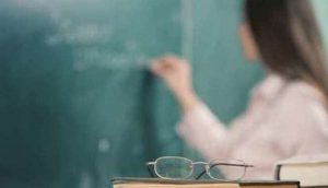 Docente accusata di violenza sessuale su 12enne