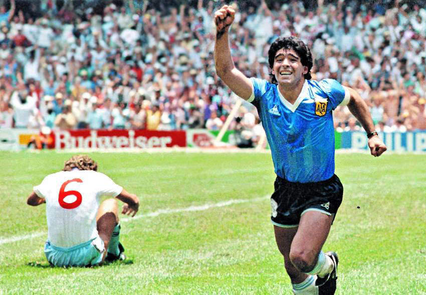 Maradona, 30 anni fa il gol più bello del mondo contro l'Inghilterra