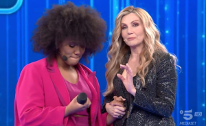 Eliminata ad Amici, la cantante in lacrime: “Non voglio tornare alla vita che avevo prima”