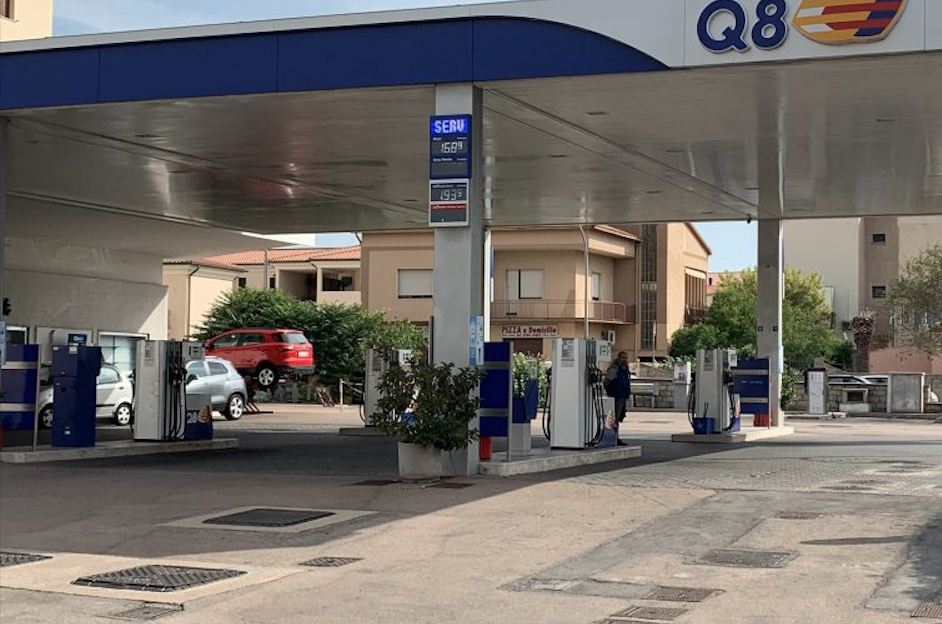 Rapina pompa di benzina