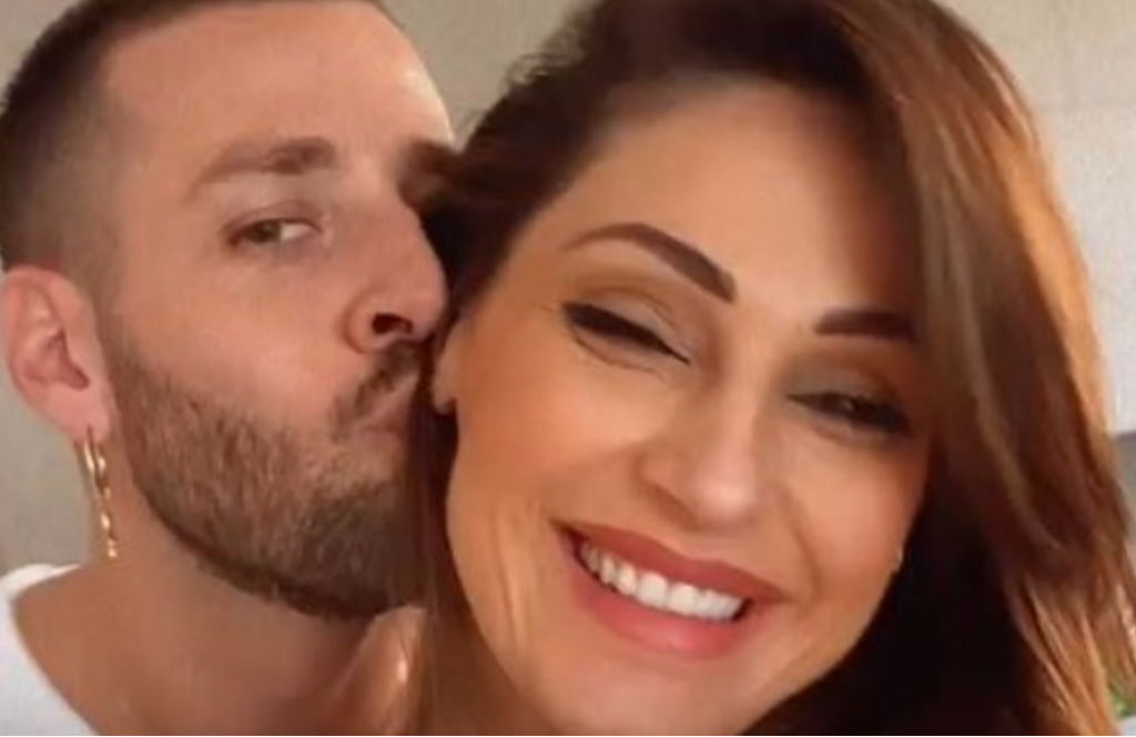Anna Tatangelo e Livio Cori, scoppia l'amore in hotel? Le foto dei due non mentono