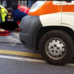 Napoli, bimba di 6 anni investita mentre attraversava con la mamma