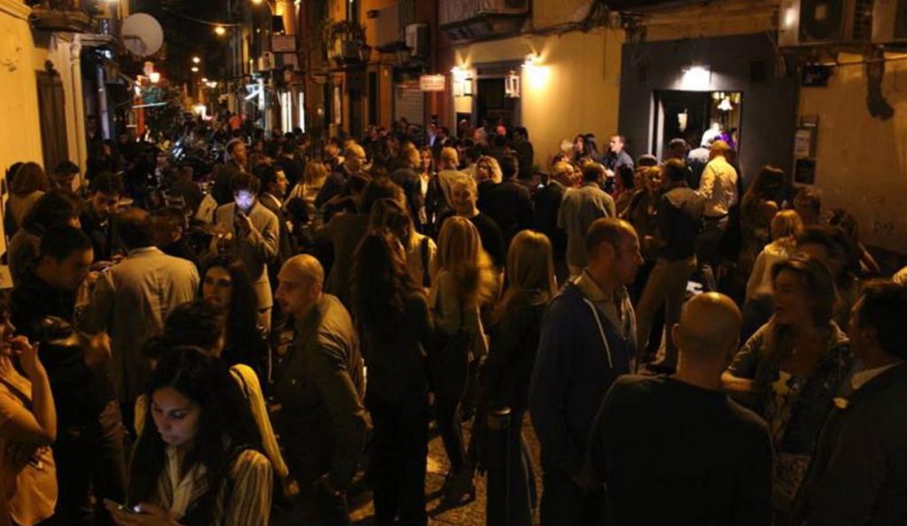 Napoli, movida Chiaia: alcuni locali rischiano la chiusura