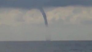 Tromba d'aria nel golfo di Napoli