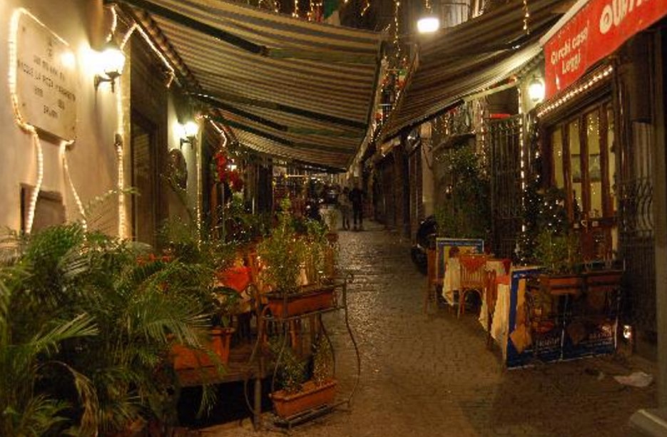 Napoli: furto nella famosa pizzeria Brandi, fermato il ladro