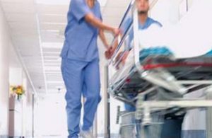 Dramma alla Clinica Montevergine, inferimiere di 57 muore durante il turno di lavoro