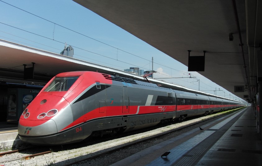 Incidente sull'alta velocità Napoli Roma, si ribalta autocisterna