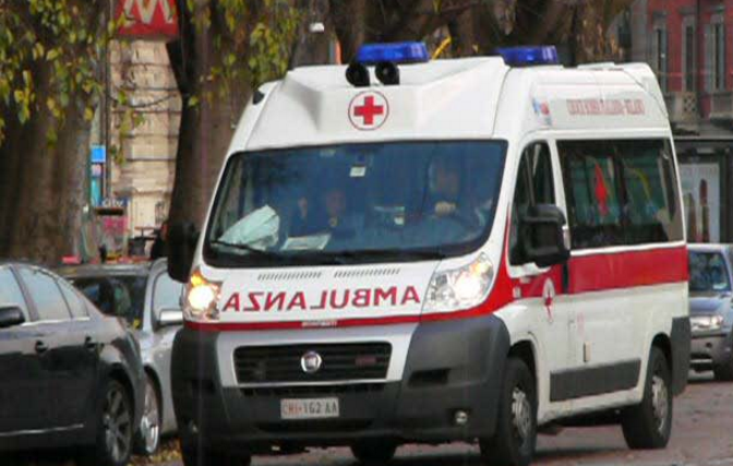 Incidente a Napoli: cade dallo scooter, morto 17enne