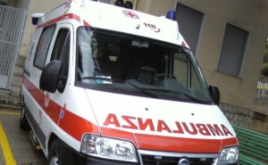 Accoltellati mentre andavano in spiaggia, gravi due ragazzi