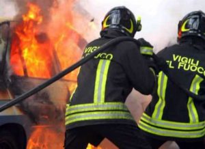 furgone incendiato ponte