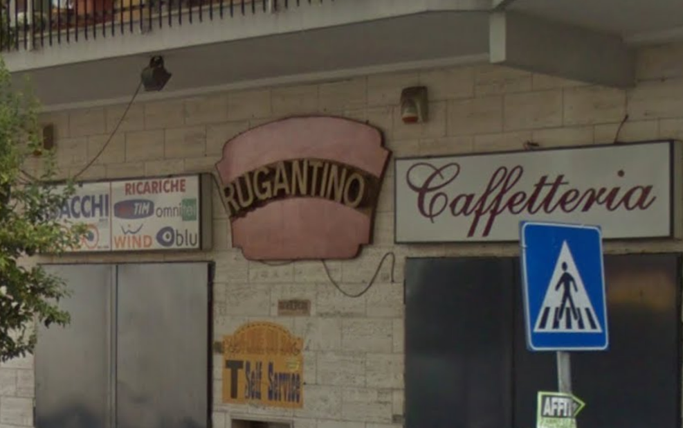 Giugliano, rapina a mano armata in un bar del centro