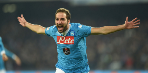 Gonzalo Higuain avvistato all'aeroporto di Madrid