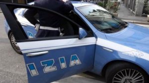 Accoltella il figlio alla gola, arrestato un 47enne