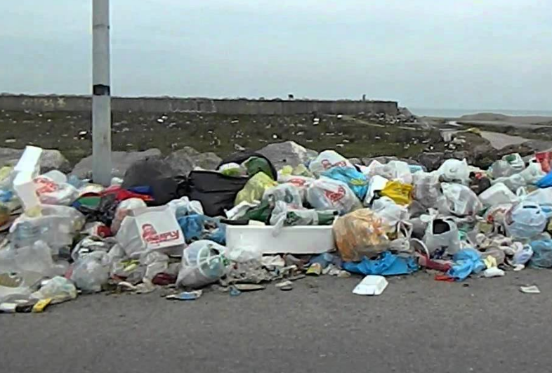 Emergenza rifiuti a Pianura: un video incastra gli incivili