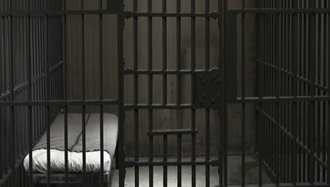 tentatao suicidio nel carcere di poggioreale