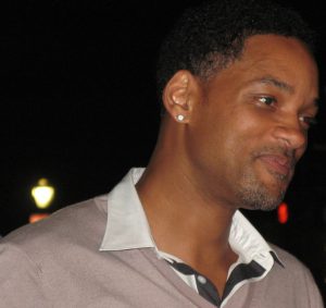 Will Smith atterra a Napoli, folla di curiosi per l'attore americano