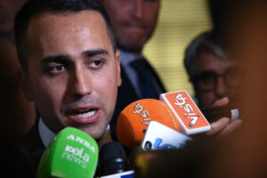Il vicepremier Luigi Di Maio ad Acerra: "Assurda chiusura Doria Acerra"