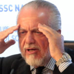 Napoli, la Curva A protesta contro De Laurentiis: striscione sulla galleria Vittoria