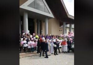 Funerali di Alessia e Martina, il messaggio dei parenti della madre Antonietta: "Pregate per noi"