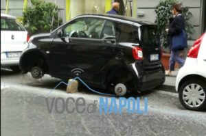 Napoli, in azione la "Banda del mattone": furti di auto e ruote in centro città