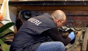 Napoli, furto nella basilica della Sanità: profanata la statua di San Vincenzo