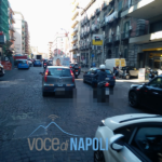 Protesta dei lavoratori della metro a Fuorigrotta, traffico in tilt e tensioni tra automobilisti