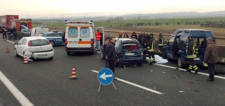 Battipaglia, scontro mortale tra auto: una vittima