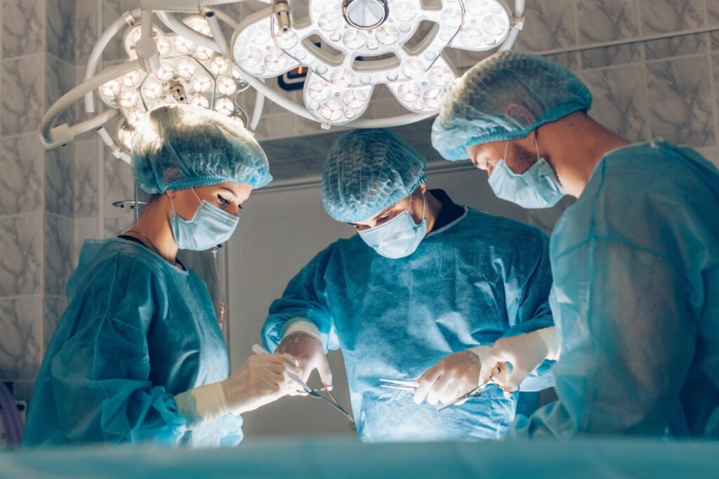 Napoli, super intervento chirurgico ad una paziente affetta da gigantismo