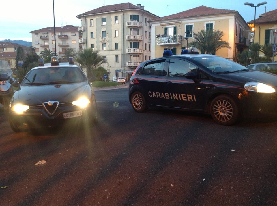 Casoria, rapina ad una tabaccheria: fermati da Carabinieri dopo un inseguimento