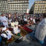 Napoli, in piazza Garibaldi riunite le comunità islamiche: è la preghiera del sacrificio
