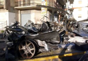 Paura nel beneventano, bomba contro un'auto nel cortile del noto ristorante