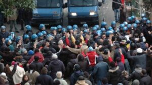 Gennaio 2010, proteste ad Ischia contro la demolizione di una villa abusiva
