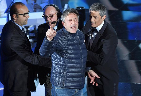Irruzione sul palco di Sanremo