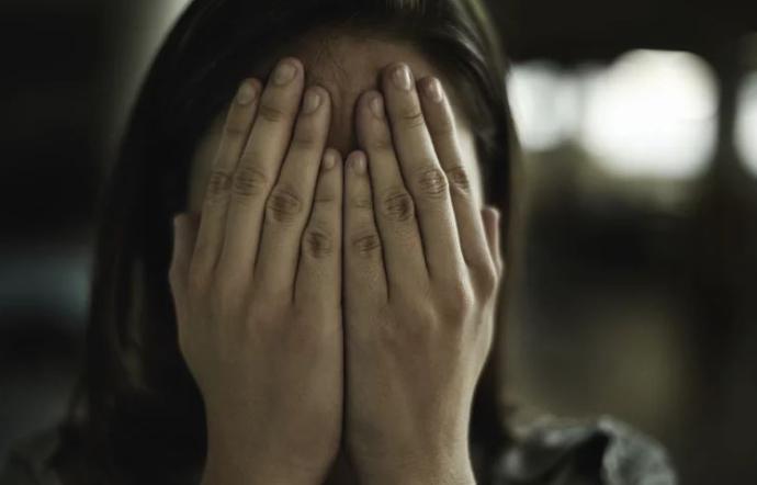 Violenze fisiche e psicologiche, donna trasferita in centro di accoglienza