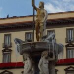 Freddo a Napoli, si ghiacciano fontane e strade