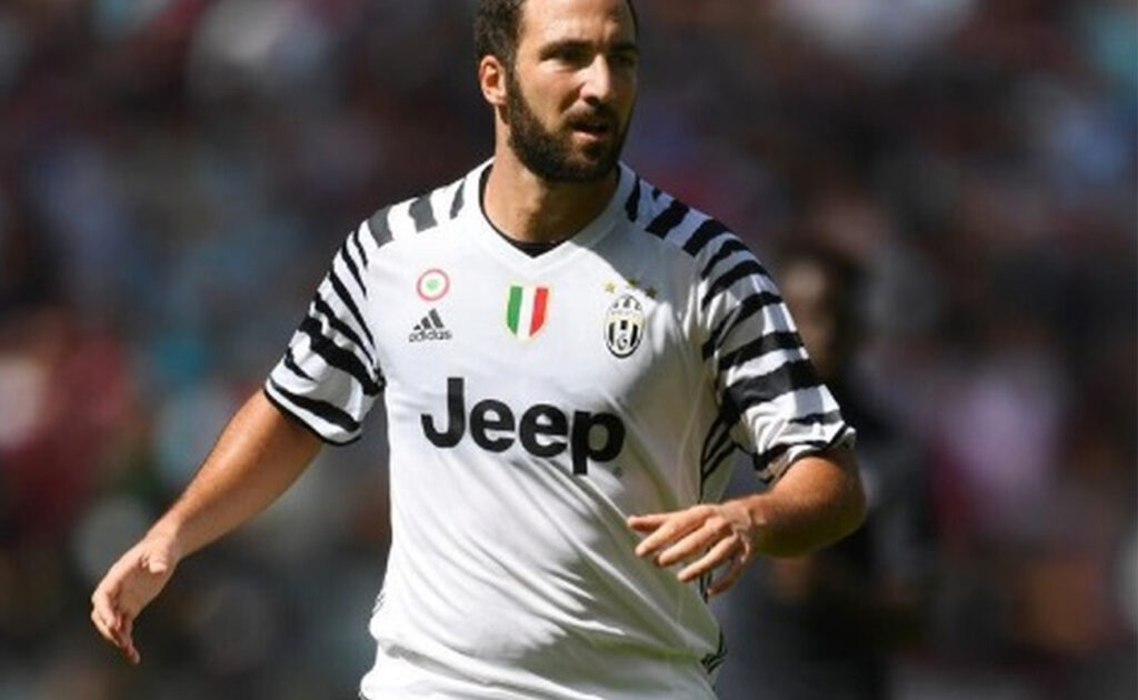 Gonzalo Higuain firma la prima vittoria della Juventus in campionato
