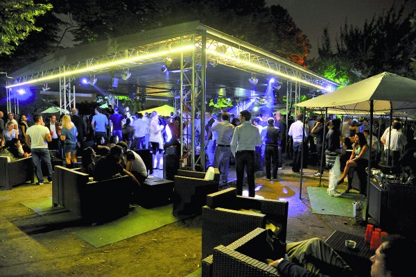 Riaprono cinema, teatri e discoteche: tutte le regole