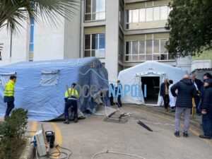 Coronavirus, al Cardarelli le tende per trattare i casi sospetti