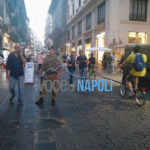 Quando nemmeno l'esercito ferma le baby gang, giovane ferito con una bottiglia in via Toledo