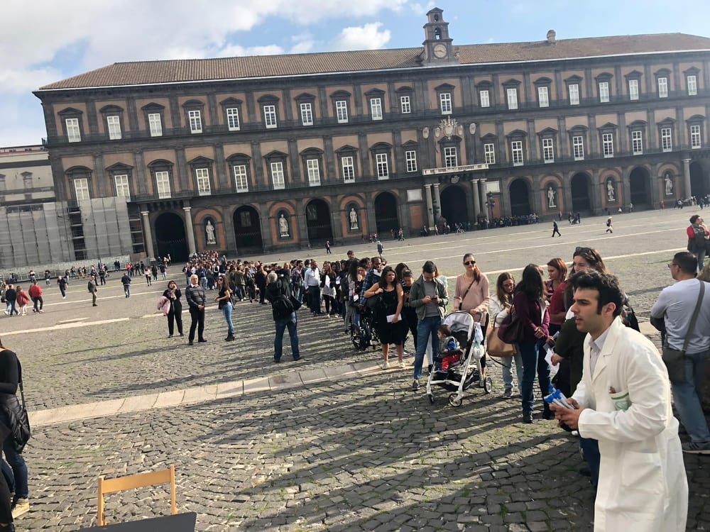 Napoli, c'è la fila per aiutare il piccolo Alessandro: la solidarietà dei napoletani