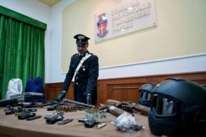 Blitz contro il clan Lo Russo, 40 arresti contro 'i Capitoni