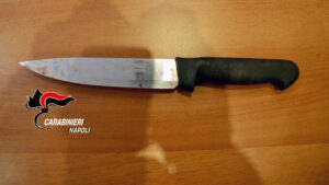 Tenta di uccidere la madre nel sonno, follia nel napoletano