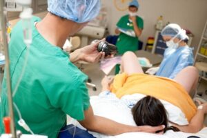 Partorisce feto senza vita, 4 medici rinviati a giudizio