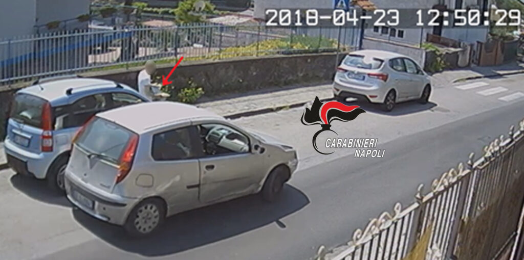 Torre del Greco, arrestati ladri seriali di auto radio