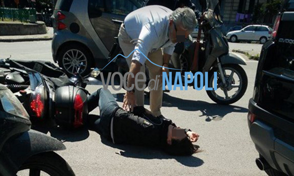 Napoli, incidente a piazza Sannazzaro: donna a terra e sbalzata dallo scooter