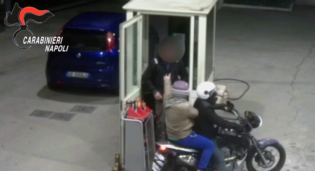 Giugliano, rapine ai distributori di benzina: due arresti