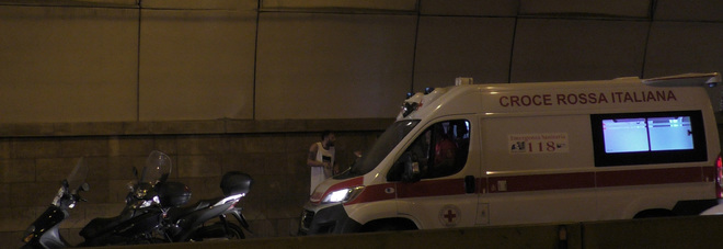 Incidente nella galleria Vittoria a Napoli, feriti motociclisti e traffico bloccato