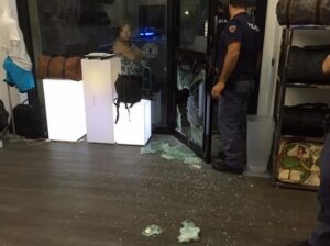 Rapina in una nota gioielleria del Vomero: rubati orologi in pochi secondi